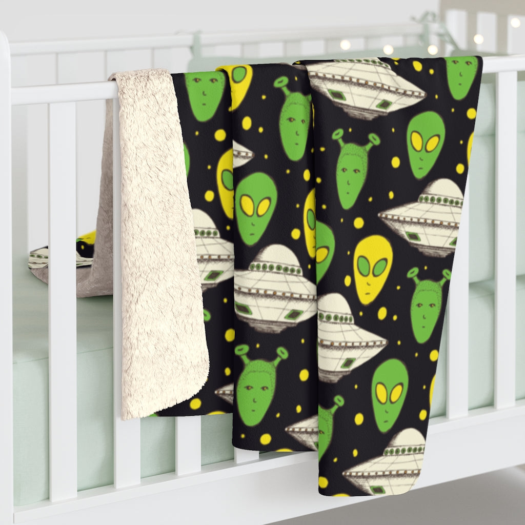 UFO Alien Sherpa Fleece Cozy Blanket | Science Fiction Gift | Bedroom Home Decor