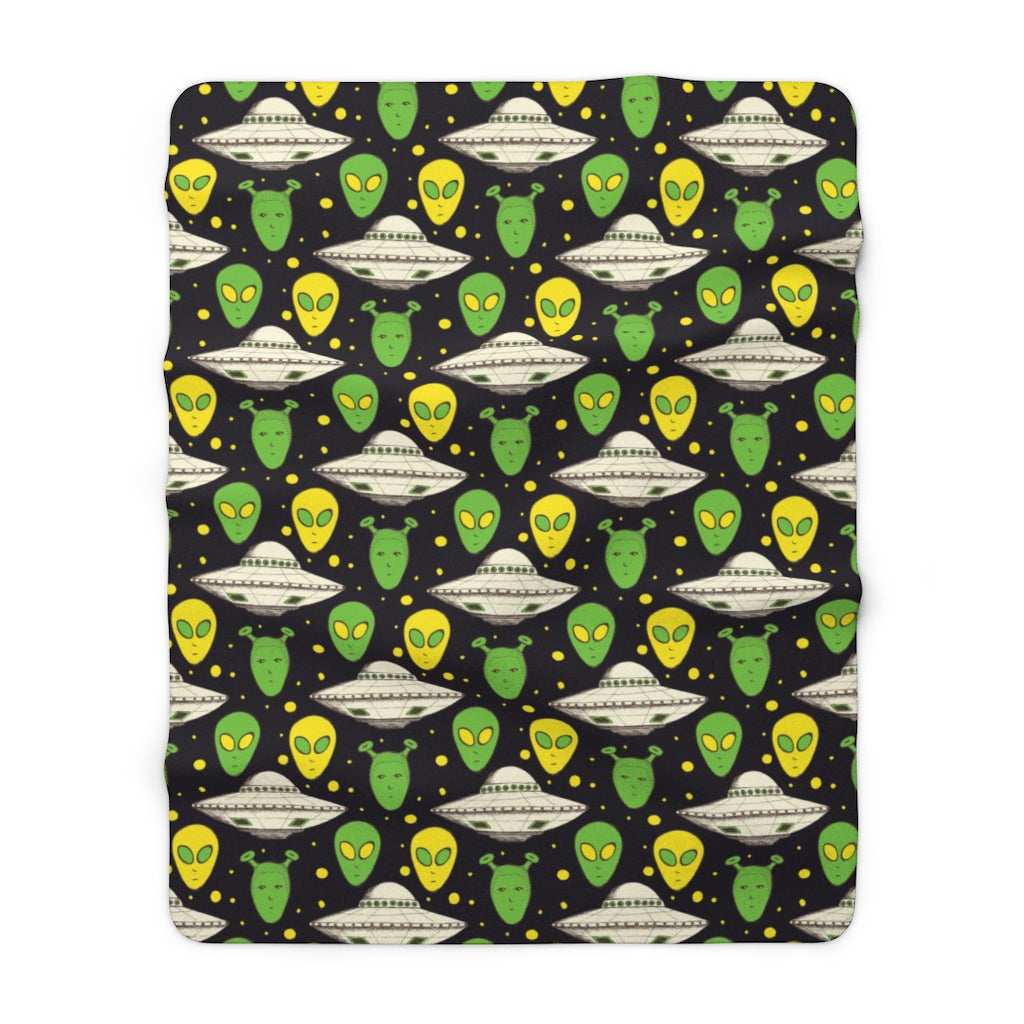 UFO Alien Sherpa Fleece Cozy Blanket | Science Fiction Gift | Bedroom Home Decor